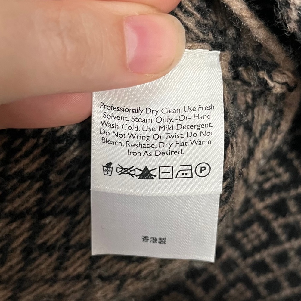 Eddie Bauer Women's Black and Cream Sweater - Picture 7 of 7